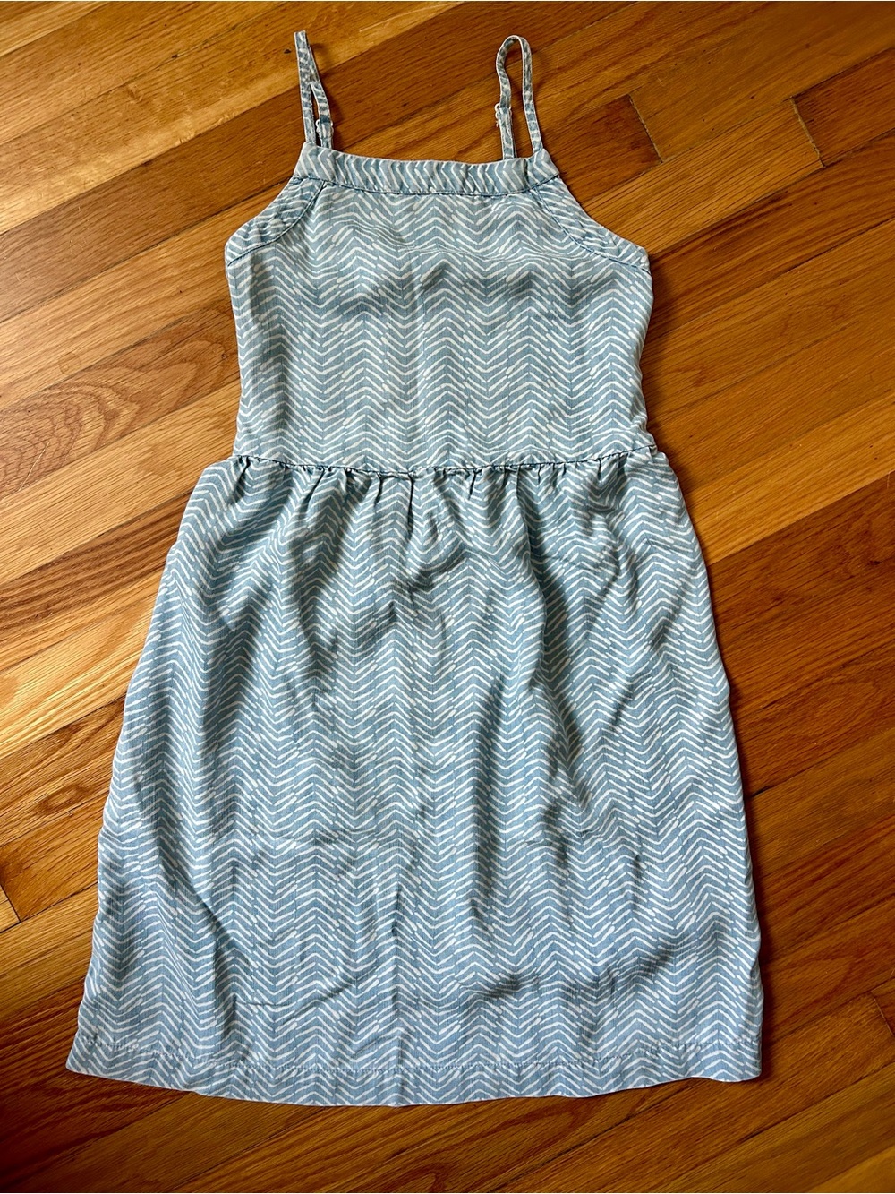 Vineyard Vines Kids Blue & White Chevron Spaghetti-Strap Dress, mid length - 12